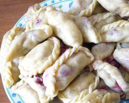 Вареники с вишней по-домашнему