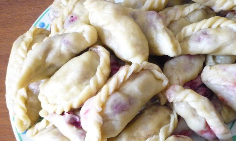 Рецепт вареников с вишней по-домашнему