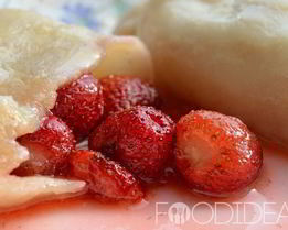 Вареники с замороженной клубникой