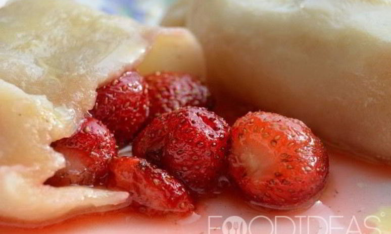 Рецепт вареников с замороженной клубникой