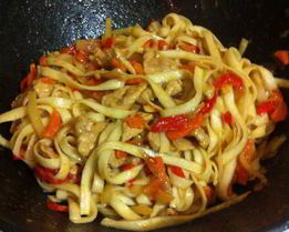 Яичная китайская лапша вок со свининой