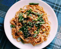 Яичная лапша с овощами