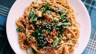 Яичная лапша с овощами