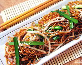 Яичная лапша с соевым соусом