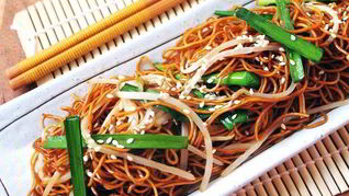 Яичная лапша с соевым соусом