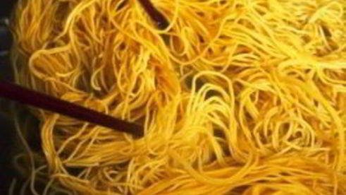 яичная лапша с соевым соусом