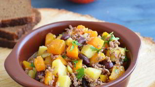 Тыквенное жаркое с фаршем и фасолью