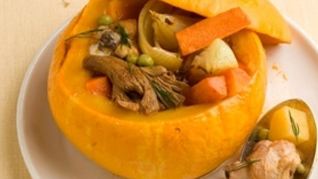 Жаркое из курицы с лисичками