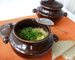 Жаркое из свинины в горшочках