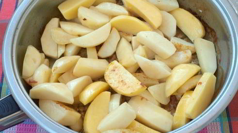 жаркое с картошкой и свининой в горшочках