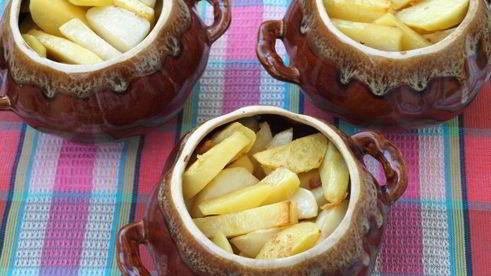 жаркое с картошкой и свининой в горшочках