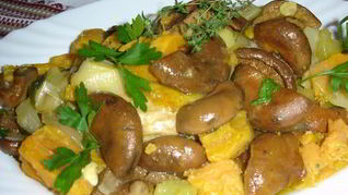 Жаркое с курицей и грибами