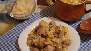 Жаркое со свининой и опятами