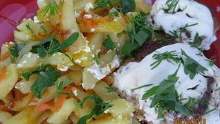 Жаркое в горшочках с котлетами