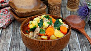 Жаркое в мультиварке из свинины с картошкой