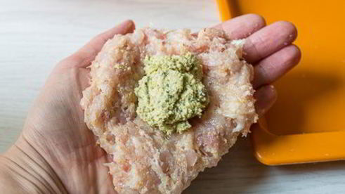 куриные зразы с пикантной начинкой