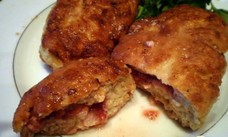 Рецепт мясных зраз с клубникой и сыром фета