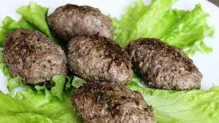 Зразы из говядины с зеленым маслом