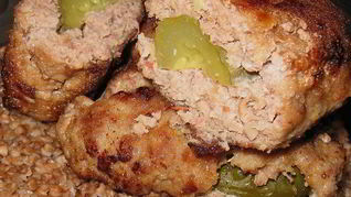 Зразы с соленым огурчиком