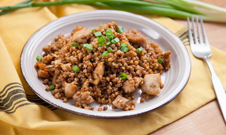 Рецепт гречки по-купечески с курицей и зеленым луком