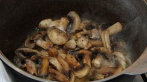 гречка с лисичками в казане