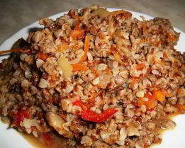 Гречка с мясным фаршем и томатами