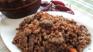 Гречка с мясом и грибами в горшочке