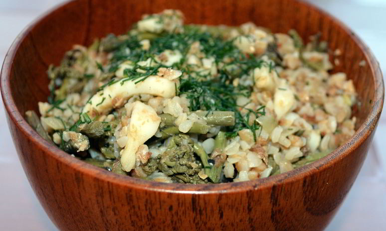 Рецепт гречки с папоротником и кальмарами