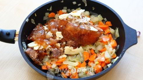 гречка с тушенкой в сковороде