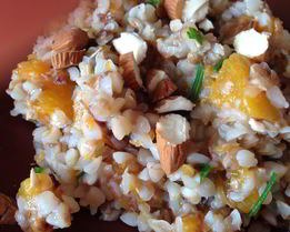 Гречневая каша на кокосовом молоке с тыквой, петрушкой и миндалем