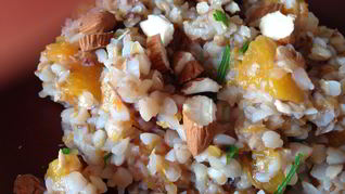 Гречневая каша на кокосовом молоке с тыквой, петрушкой и миндалем