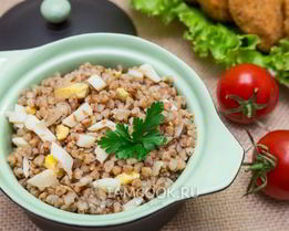 Гречневая каша с белыми грибами и яйцами