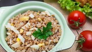 Гречневая каша с белыми грибами и яйцами