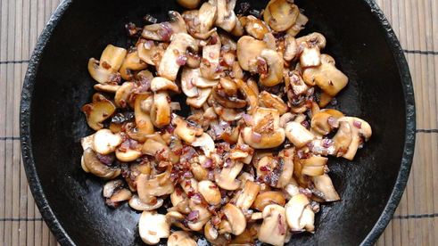 гречневая каша с грибами и луком