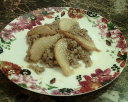 Гречневая каша с карамелизированными грушами