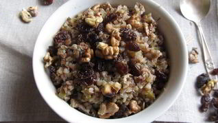 Гречневая каша с сухофруктами