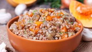 Гречневая каша с тыквой и грибами