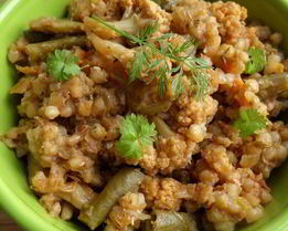 Зеленая гречка с овощами