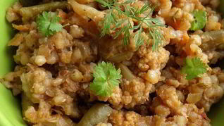 Зеленая гречка с овощами