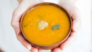 Каша из белого риса и желтой тыквы