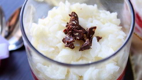 каша из рисовых хлопьев с вишневым желе