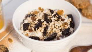 Каша овсяная с сухофруктами