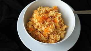 Каша пшенная с курагой и тыквой