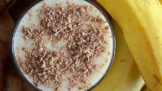 Банановый коктейль с мороженым