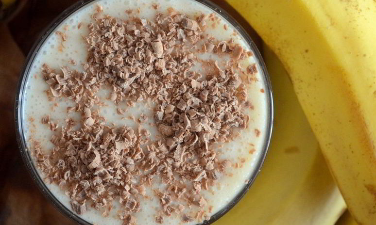 Рецепт бананового коктейля с мороженым