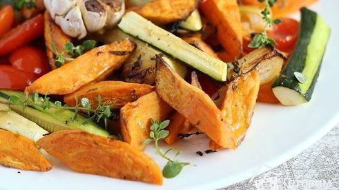 батат с цуккини в соусе из кленового сиропа