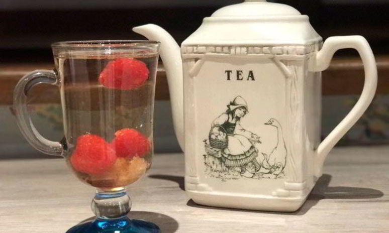 Рецепт белого травяного чая с малиной