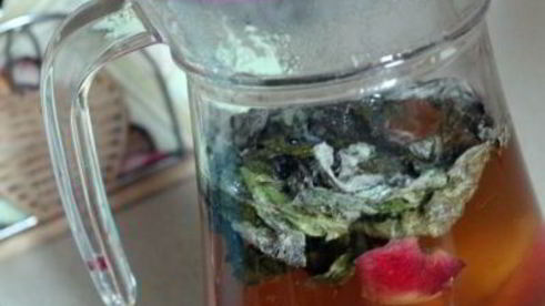 холодный чай с персиками, нектаринами и мятой