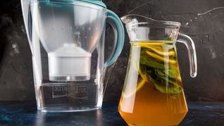 Холодный летний чай с мятой и лимоном