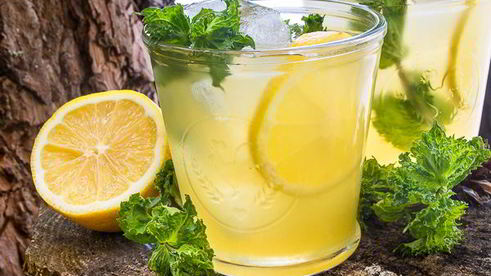 холодный зеленый чай с лимоном и медом